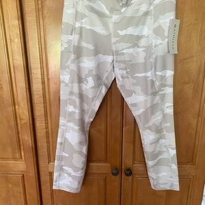 Athleta Camo Contender 7/8 Tight - White and Gray